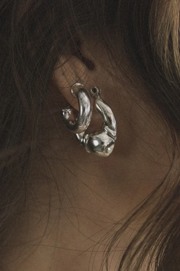 Elegant Metal Hoop Earrings - Image 3