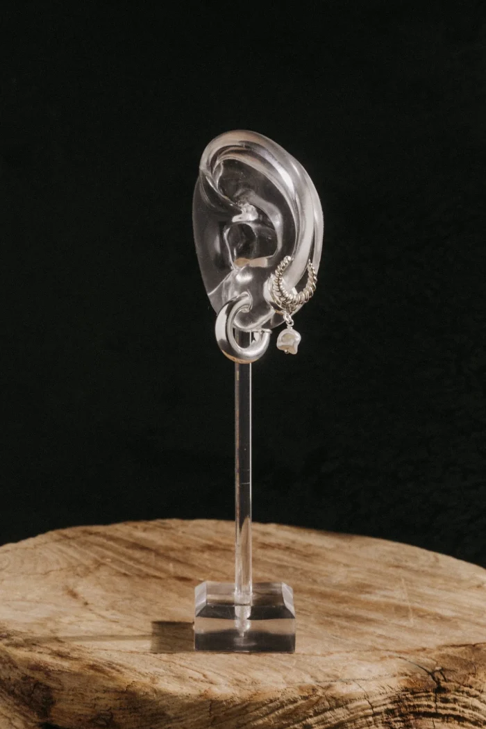 Elegant Metal Hoop Earrings - Image 5