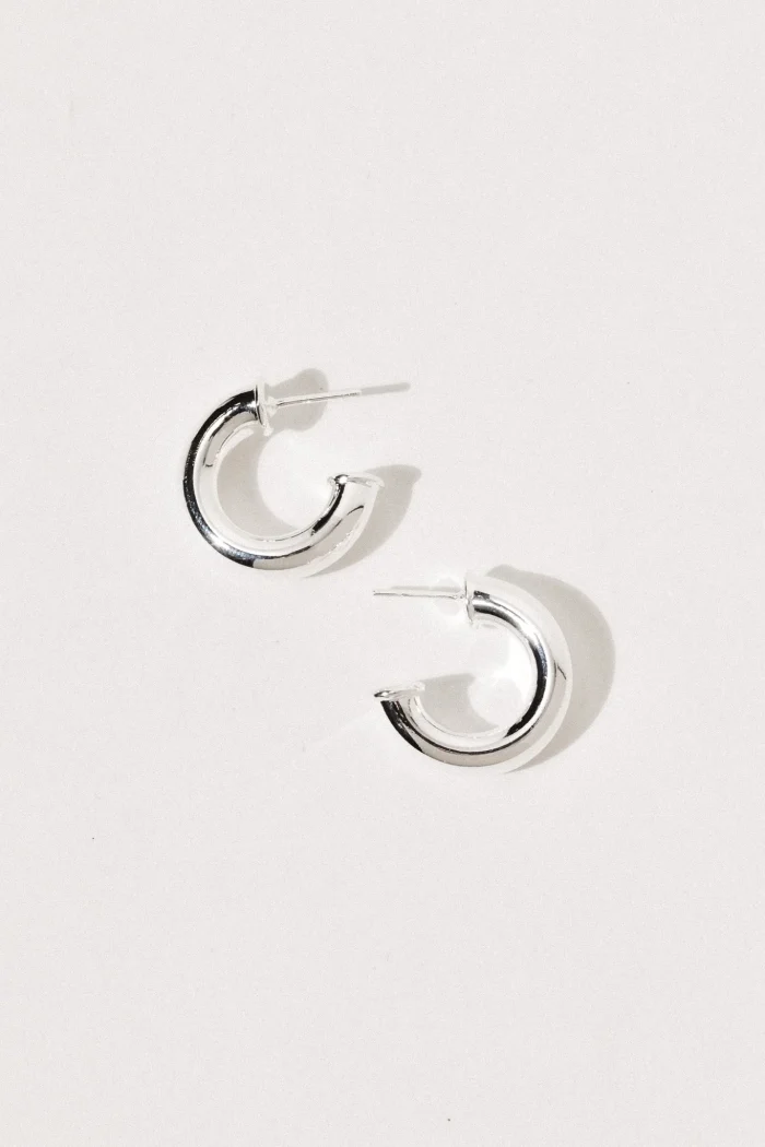 Elegant Metal Hoop Earrings - Image 4
