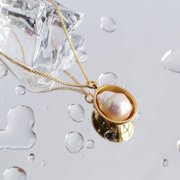 Elegant Simulated Pearl Pendant Necklace - Image 4