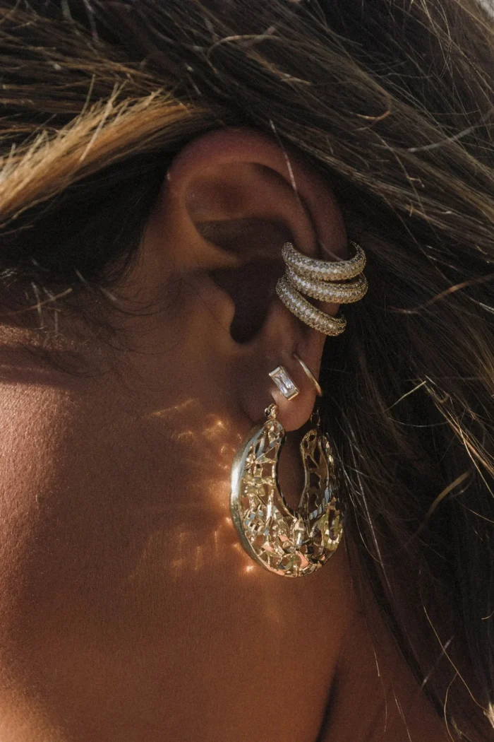 Elegant Floral Carved Hoop Earrings - Image 3