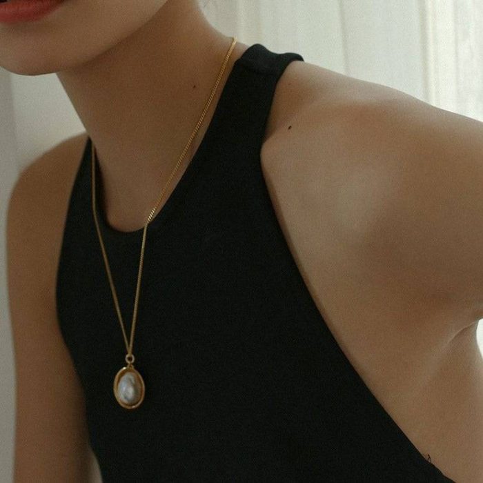 Elegant Simulated Pearl Pendant Necklace - Image 2
