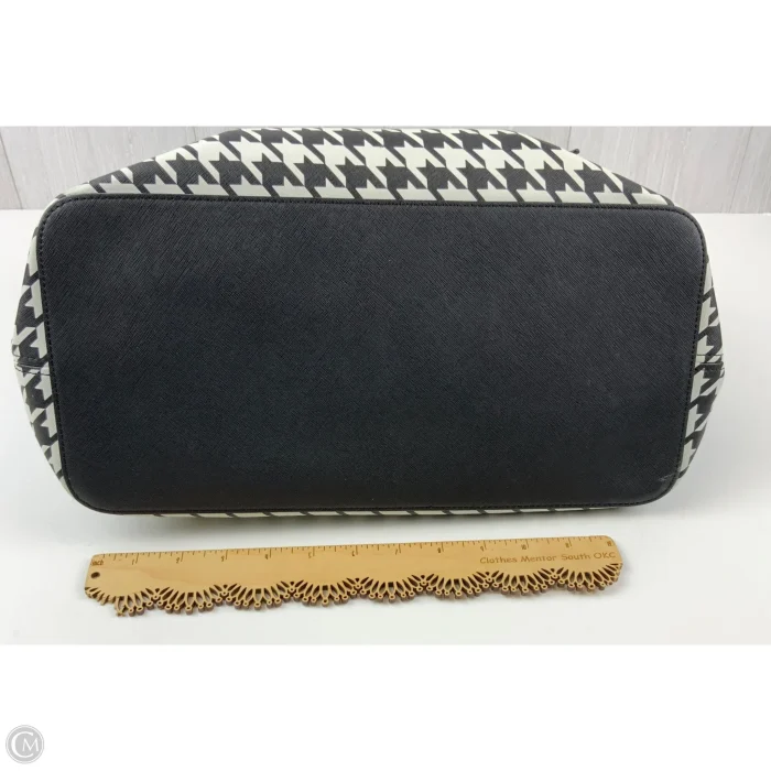 Chic Houndstooth Tote Bag - Image 2