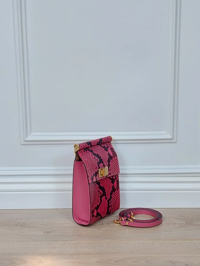 Stylish Faux Crocodile Shoulder Bag - Image 3
