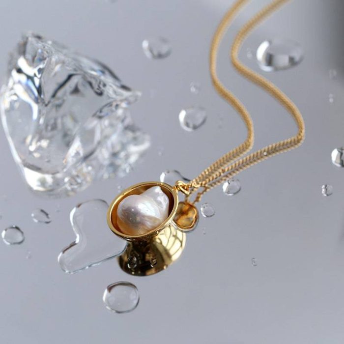 Elegant Simulated Pearl Pendant Necklace - Image 6