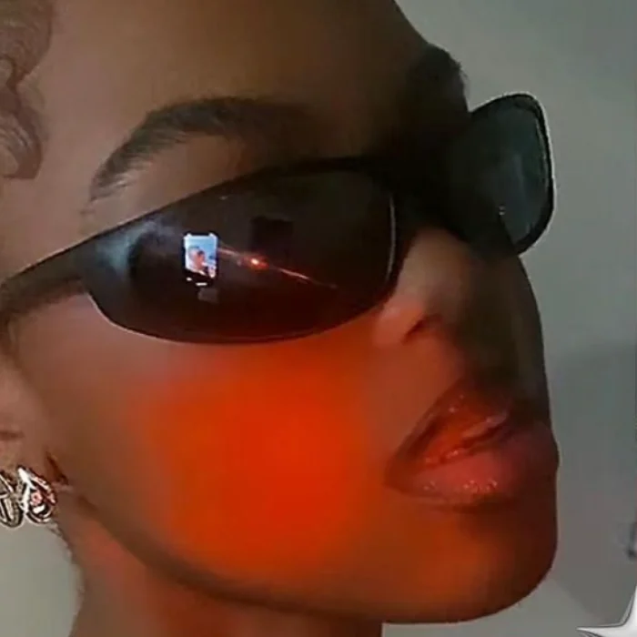 Stylish Black Sunglasses - Image 3