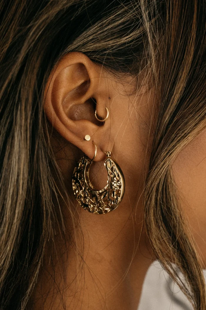 Elegant Floral Carved Hoop Earrings - Image 6